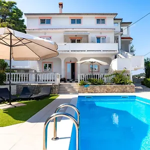  Apartment Lores Kroatien